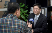 (时事）纽约市长宣布该市将全年实行户外用餐计划
